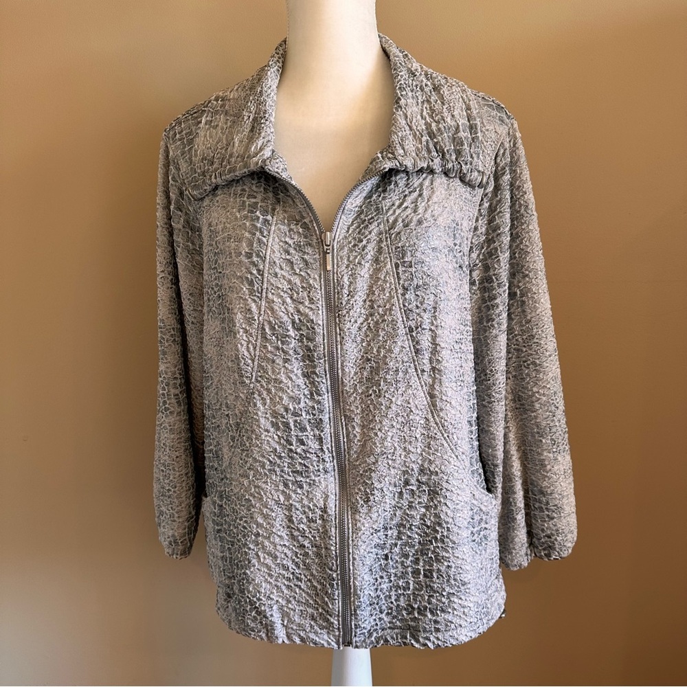 Zenergy by Chico’s Gray Snake Skin Print Full Zip Jacket Size 2
